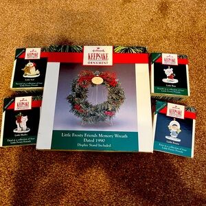 Hallmark Mini Ornament Wreath. Frosty Friend Theme.